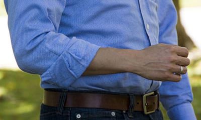 วิธีพับแขนเสื้อให้ดูดี Casual Forearm Roll 2
